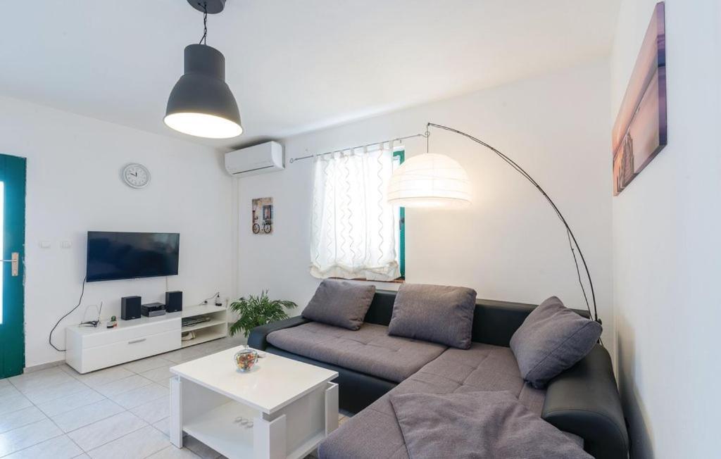 Holiday Home Lucija Sveti Filip i Jakov Bagian luar foto