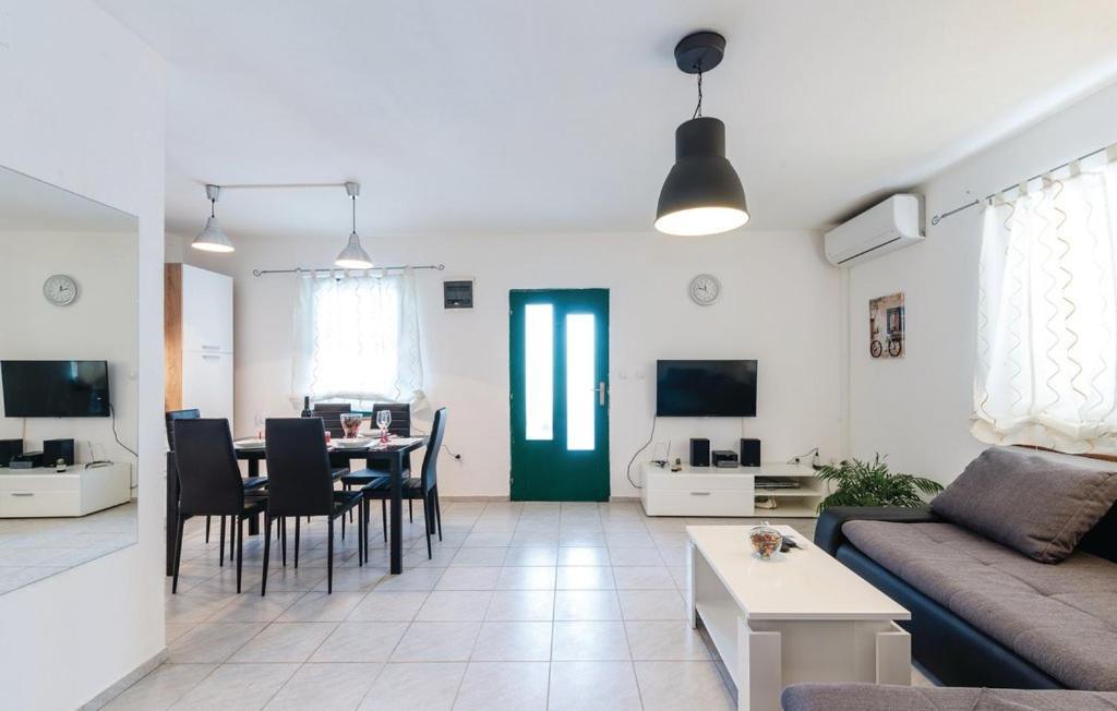 Holiday Home Lucija Sveti Filip i Jakov Bagian luar foto