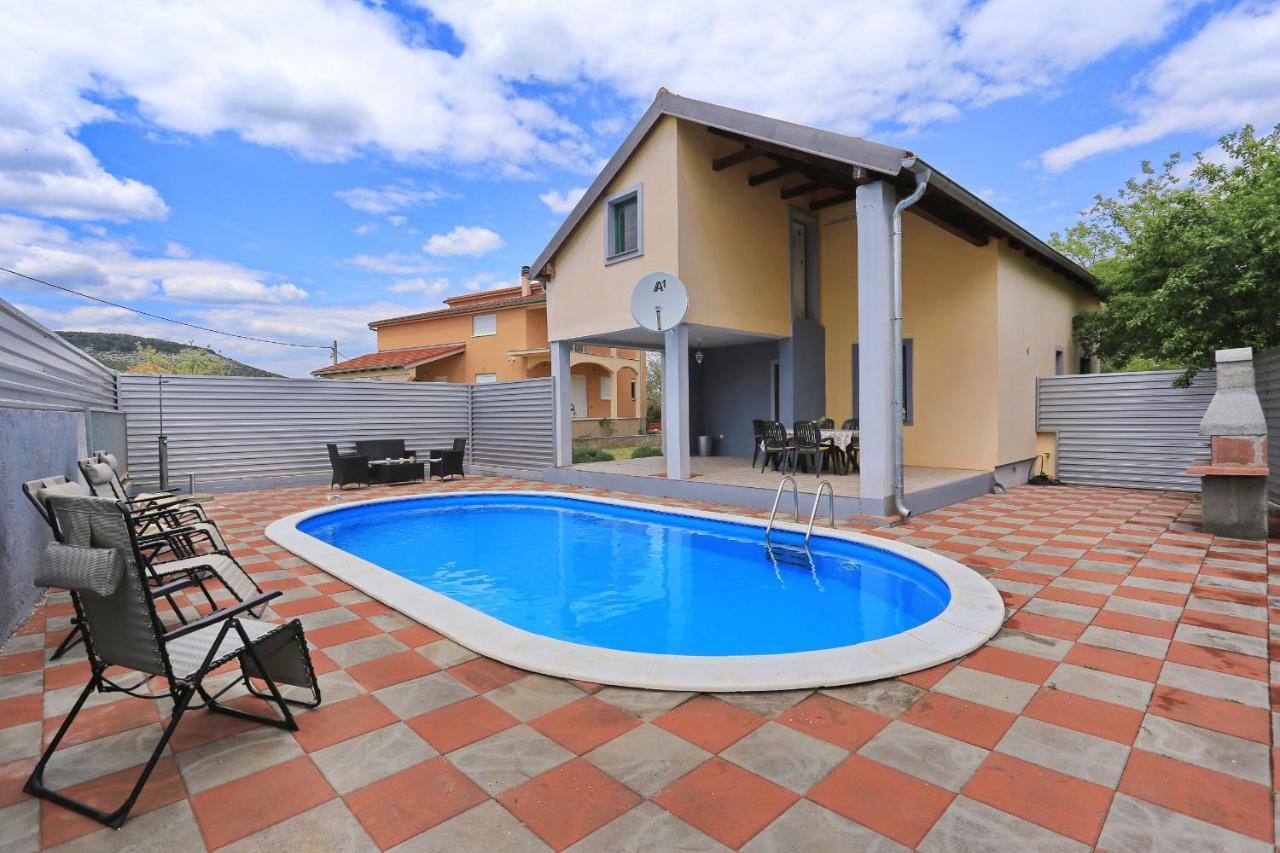 Holiday Home Lucija Sveti Filip i Jakov Bagian luar foto