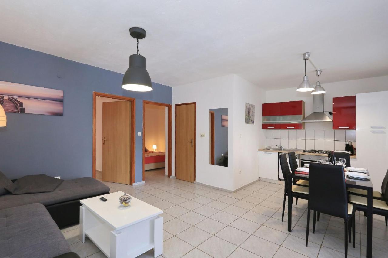 Holiday Home Lucija Sveti Filip i Jakov Bagian luar foto