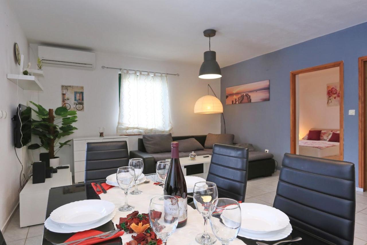 Holiday Home Lucija Sveti Filip i Jakov Bagian luar foto
