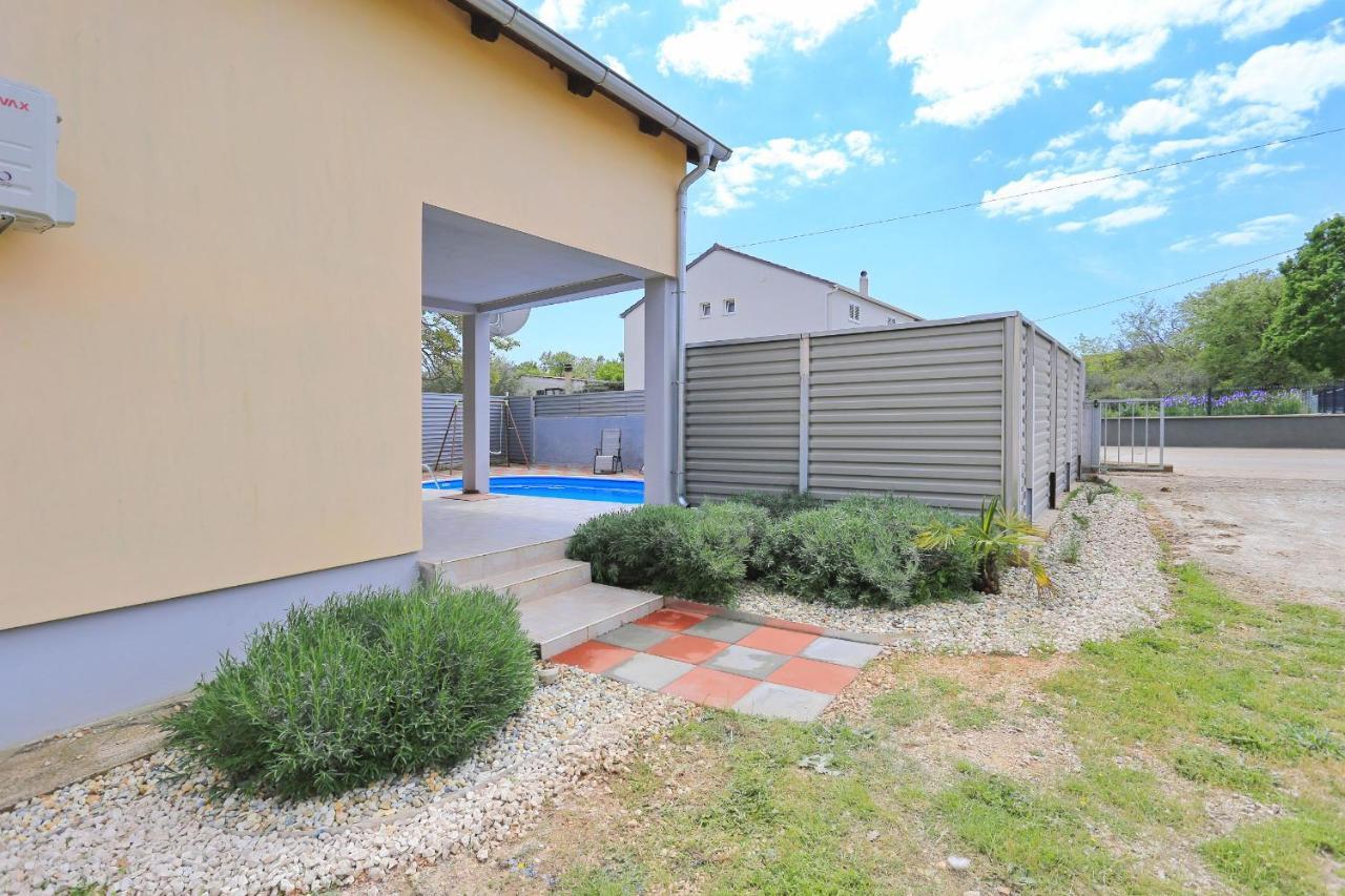 Holiday Home Lucija Sveti Filip i Jakov Bagian luar foto