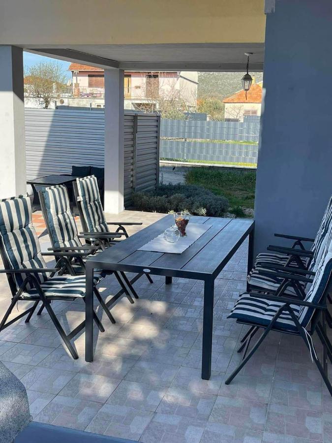 Holiday Home Lucija Sveti Filip i Jakov Bagian luar foto